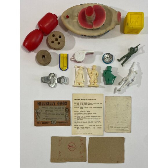 1960s Toys & Baseball Cards Yogi Berra Cracker Jack Beatles W.C. Fields Eraser - Picture 4 of 9